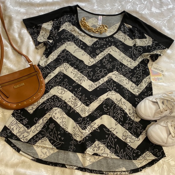 LuLaRoe Tops - LuLaRoe Classic T Black and White Print